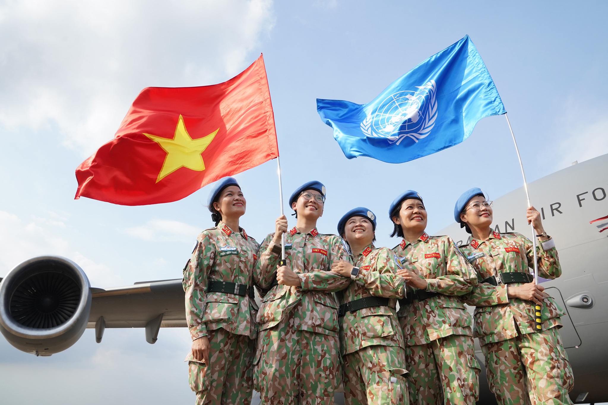 Xúc động giờ phút chia tay chiến sĩ mũ nồi xanh lên đường sang Nam Sudan - 12 Xúc động giờ phút chia tay chiến sĩ mũ nồi xanh lên đường sang Nam Sudan