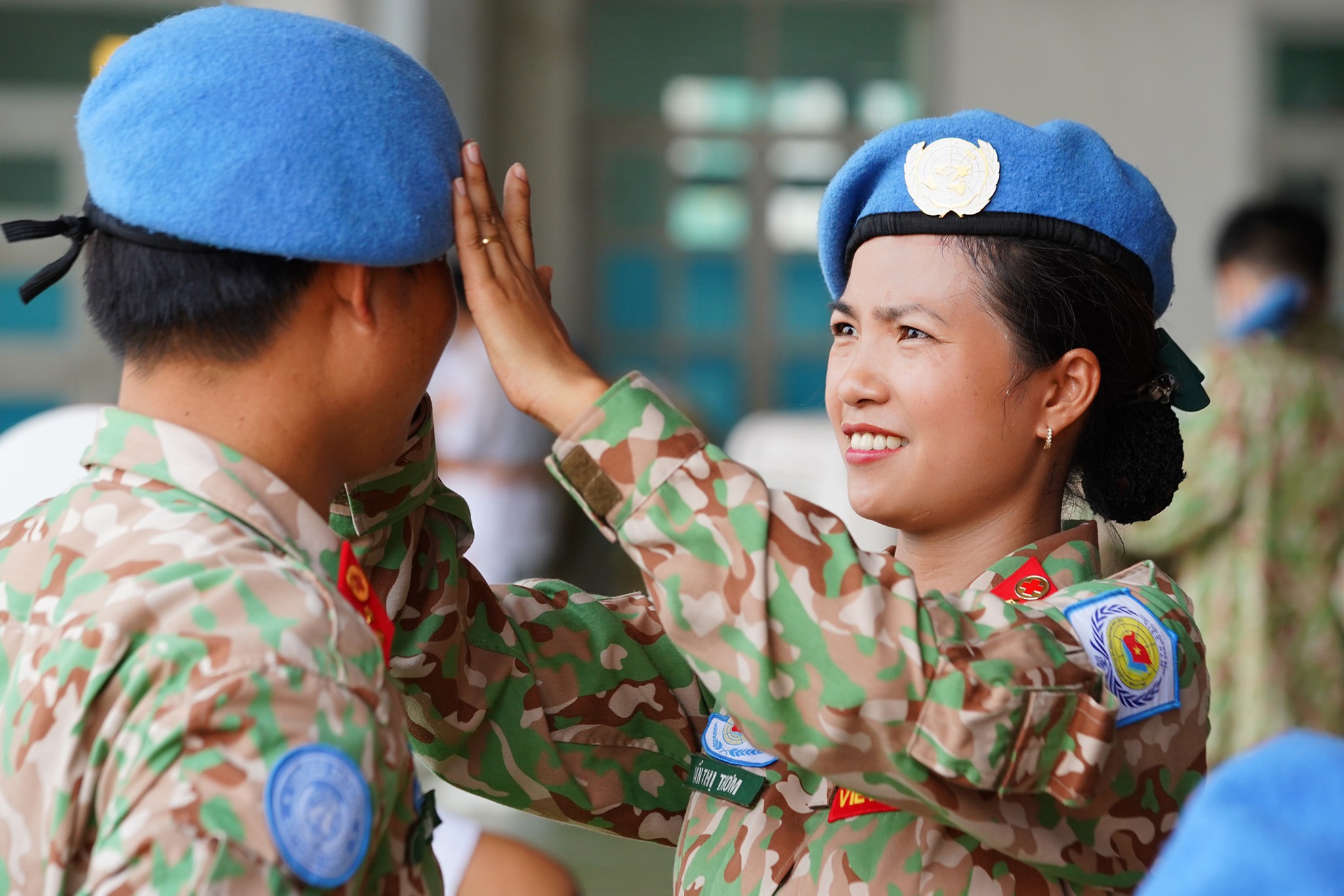 Xúc động giờ phút chia tay chiến sĩ mũ nồi xanh lên đường sang Nam Sudan - 3 Xúc động giờ phút chia tay chiến sĩ mũ nồi xanh lên đường sang Nam Sudan