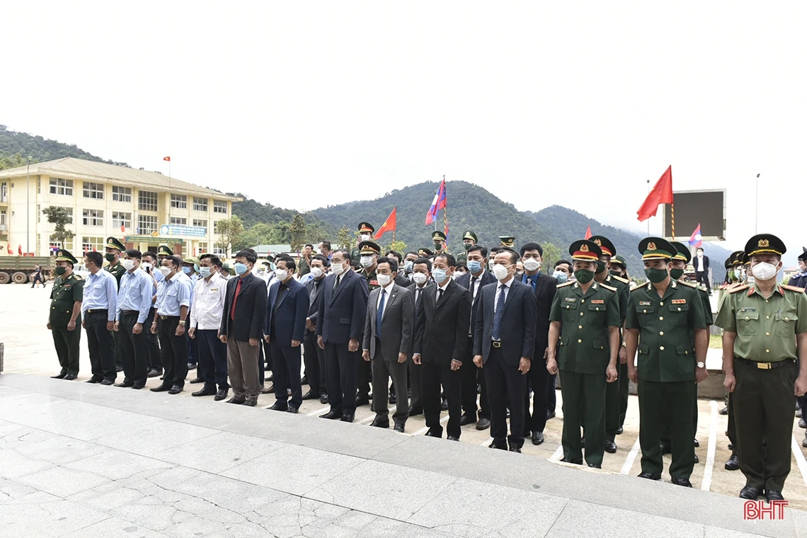 Đón nhận 11 hài cốt liệt sỹ hy sinh tại Lào về nước qua Cửa khẩu Cầu Treo