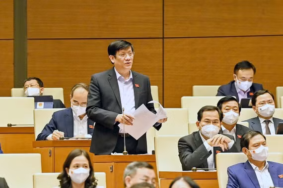 Ngày 10/11, Quốc hội tiến hành chất vấn và trả lời chất vấn