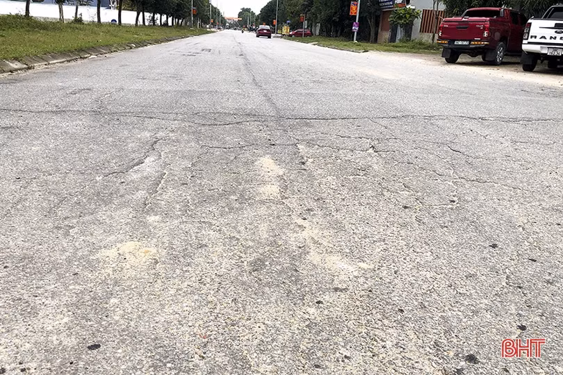 Sau xe container, đến lượt xe cơi nới thành thùng “tung hoành” trên Tỉnh lộ 552