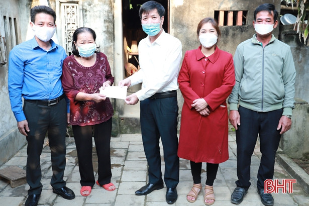 Khởi công, bàn giao 2 nhà ở cho hộ nghèo huyện Nghi Xuân