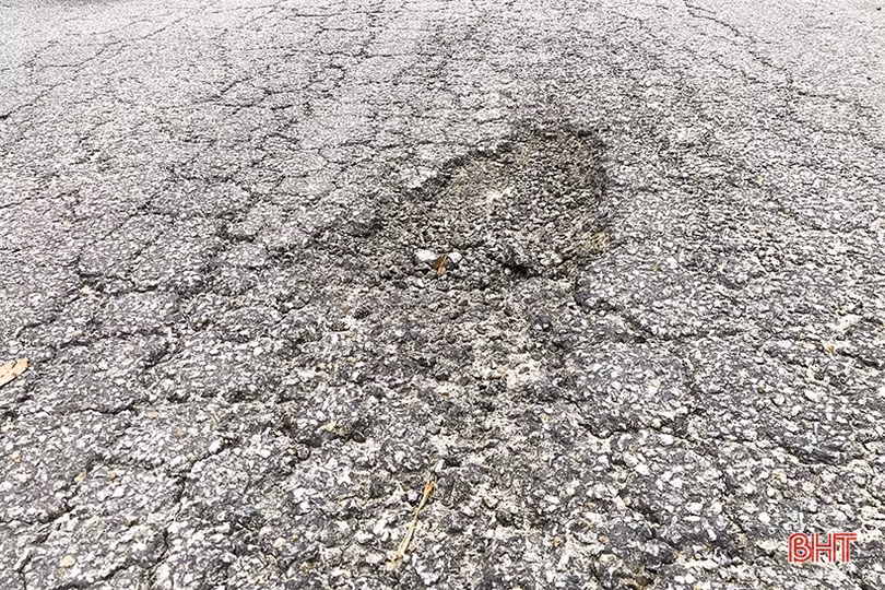 Sau xe container, đến lượt xe cơi nới thành thùng “tung hoành” trên Tỉnh lộ 552