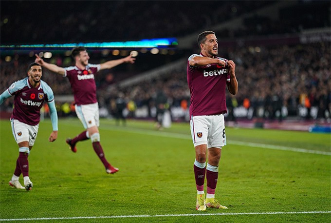 Thua tâm phục khẩu phục trước West Ham, Liverpool văng khỏi Top 3