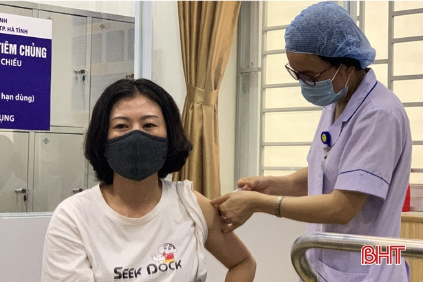TP Hà Tĩnh đẩy nhanh tiến độ tiêm vắc-xin phòng COVID-19