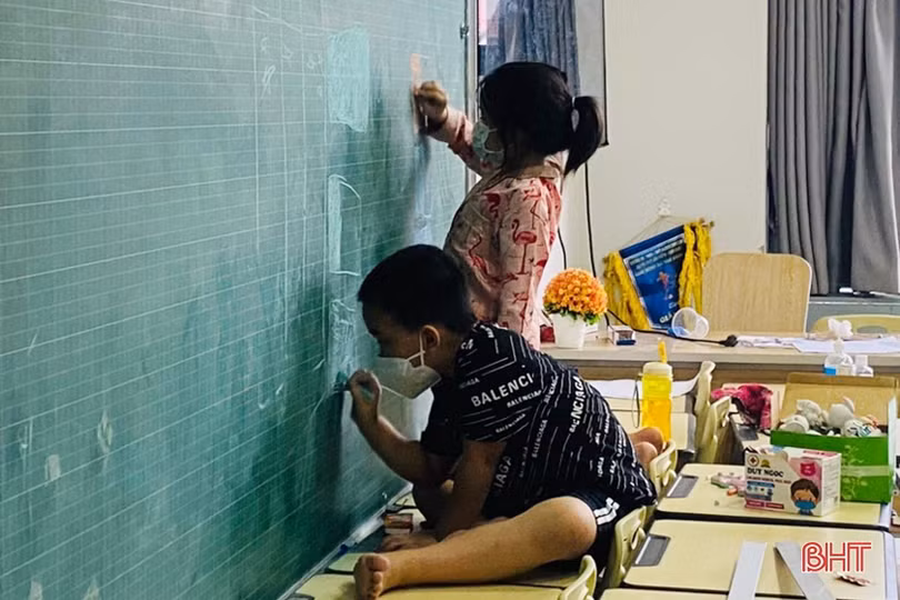 Các “chiến binh nhí” Trường Phổ thông liên cấp Albert Einstein Hà Tĩnh bắt nhịp tốt ở khu cách ly