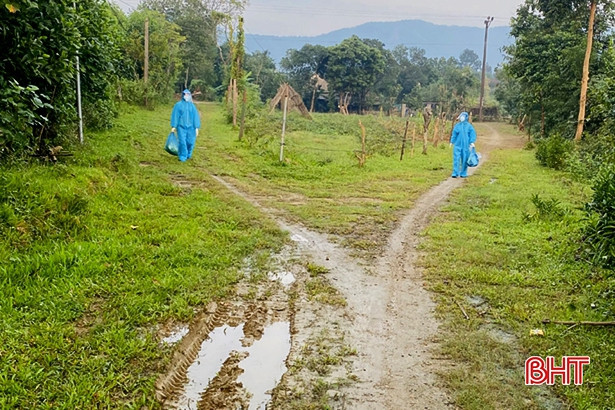 Tiếp tục sàng lọc nguy cơ, đẩy nhanh bao phủ tiêm vắc-xin phòng COVID-19 ở Kỳ Thượng