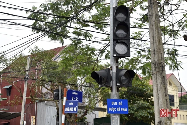3 cụm đèn tín hiệu giao thông ở Hồng Lĩnh cùng ngừng hoạt động