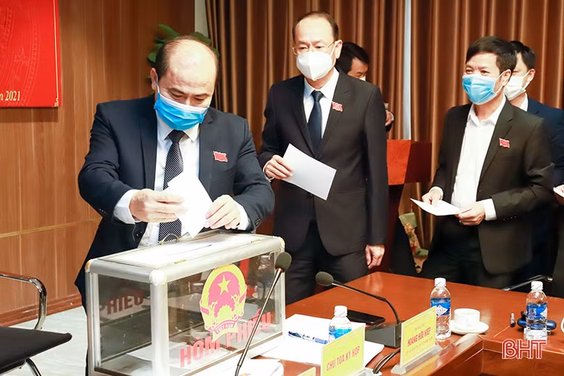 Ông Lê Anh Dũng được bầu giữ chức Chủ tịch UBND huyện Nghi Xuân