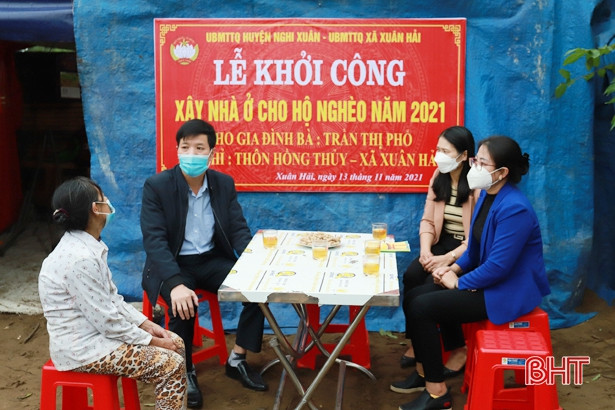 Khởi công, bàn giao 2 nhà ở cho hộ nghèo huyện Nghi Xuân