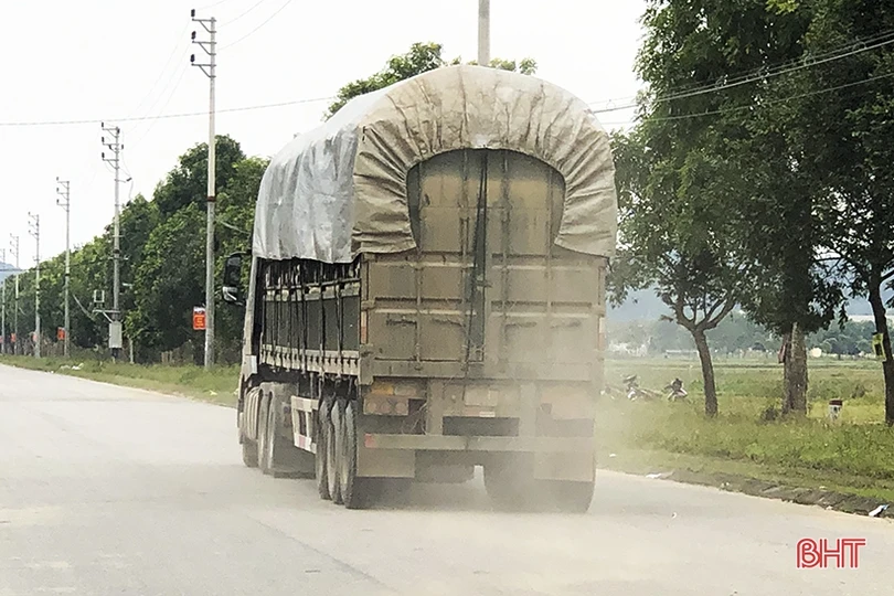 Can Lộc: Xử phạt nhiều phương tiện vận tải cơi nới thành thùng, quá tải ảnh 9 Can Lộc: Xử phạt nhiều phương tiện vận tải cơi nới thành thùng, quá tải