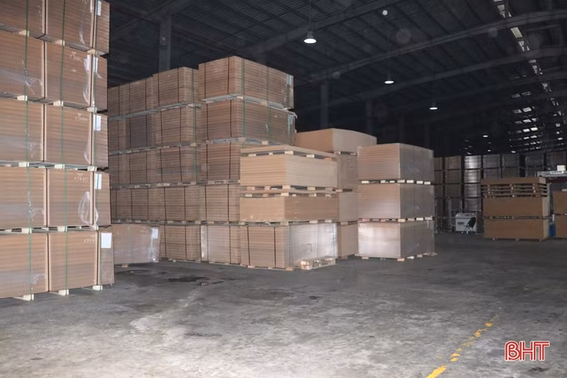 Nhà máy sản xuất gỗ công nghiệp lớn nhất Hà Tĩnh tất bật với đơn hàng cuối năm
