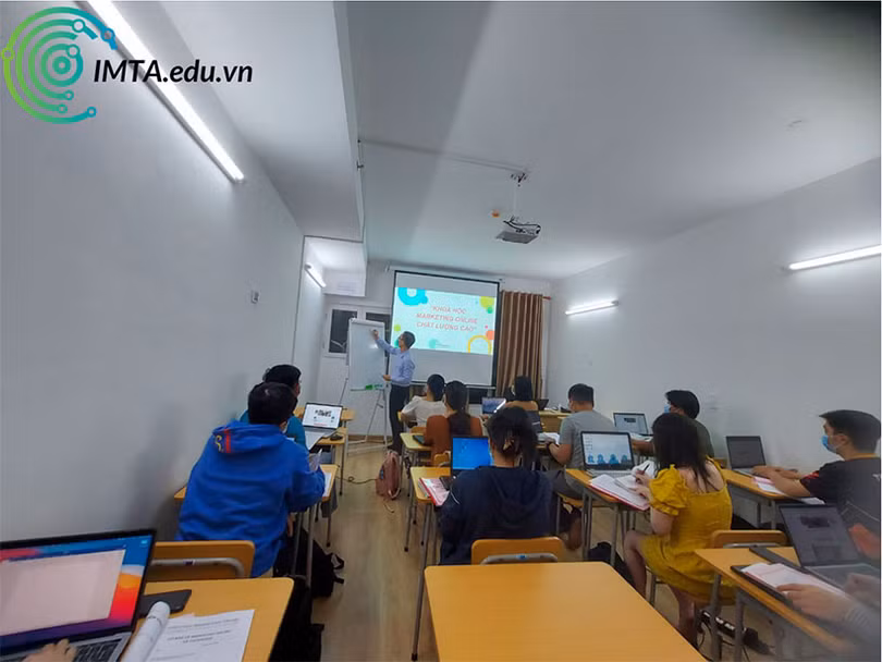 Doanh nghiệp chạy quảng cáo Facebook hay Google hiệu quả hơn?