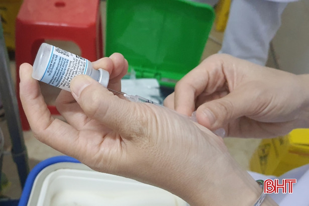 TP Hà Tĩnh đẩy nhanh tiến độ tiêm vắc-xin phòng COVID-19