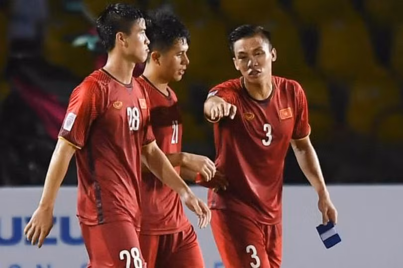 Ngôi sao Nhật Bản ngại hàng thủ 5 người của tuyển Việt Nam