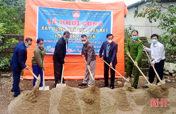 Xây dựng 7 nhà đại đoàn kết cho các hộ có hoàn cảnh khó khăn ở Can Lộc