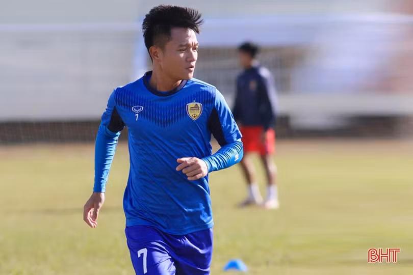 Quả bóng vàng Đinh Thanh Trung sẽ đeo băng đội trưởng Hồng Lĩnh Hà Tĩnh mùa giải V.League 2022