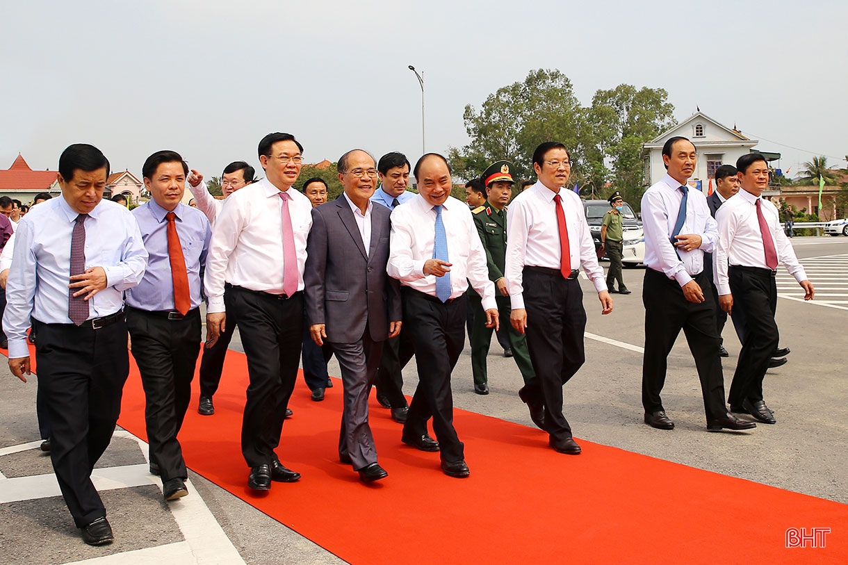 Chính thức thông xe cầu Cửa Hội nối Nghệ An - Hà Tĩnh