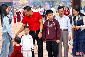 Người Hà Tĩnh giữ phong tục “Mùng 1 Tết cha, mùng 2 Tết mẹ, mùng 3 Tết thầy”