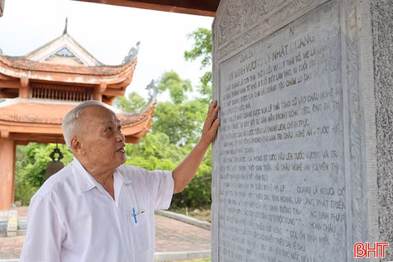 Những người “lưu giữ” văn hóa làng