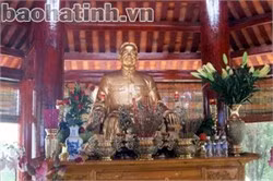 Tượng cố TBT Lê Duẩn trong Đền thờ