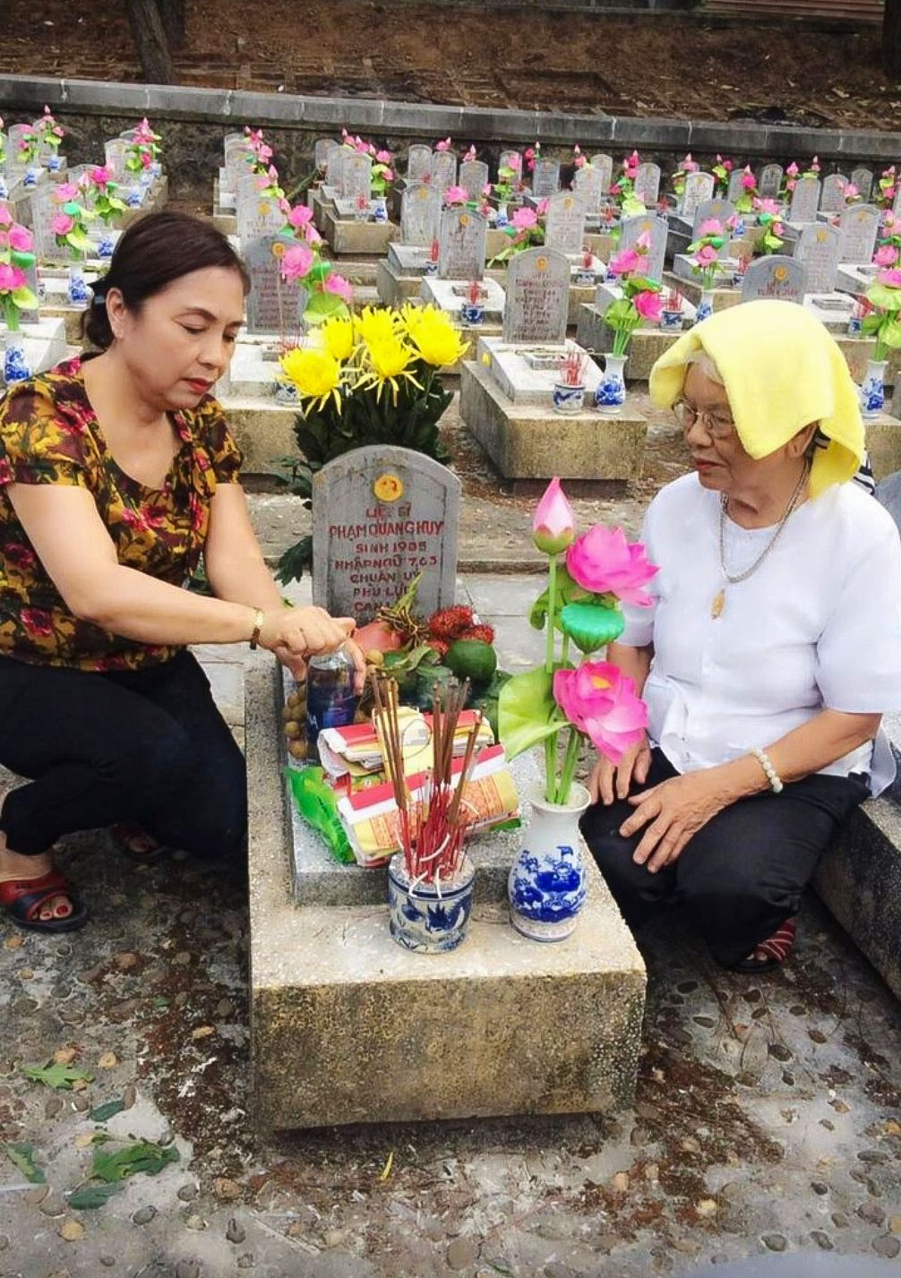 Tình yêu son sắt, thủy chung của vợ liệt sỹ gần 60 năm thờ chồng, nuôi con