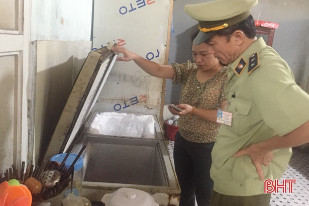 Hương Khê xử phạt 11 nhà hàng vi phạm an toàn vệ sinh thực phẩm