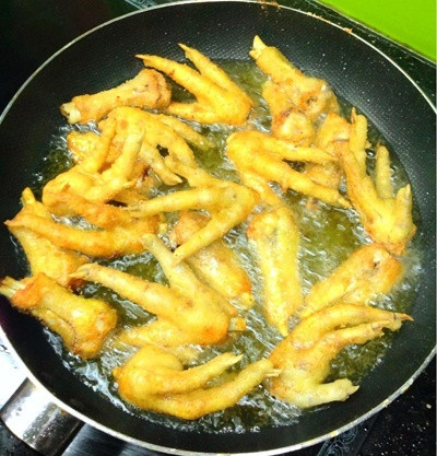 Cuối tuần, làm món chân gà rang muối ớt ngon cực đỉnh