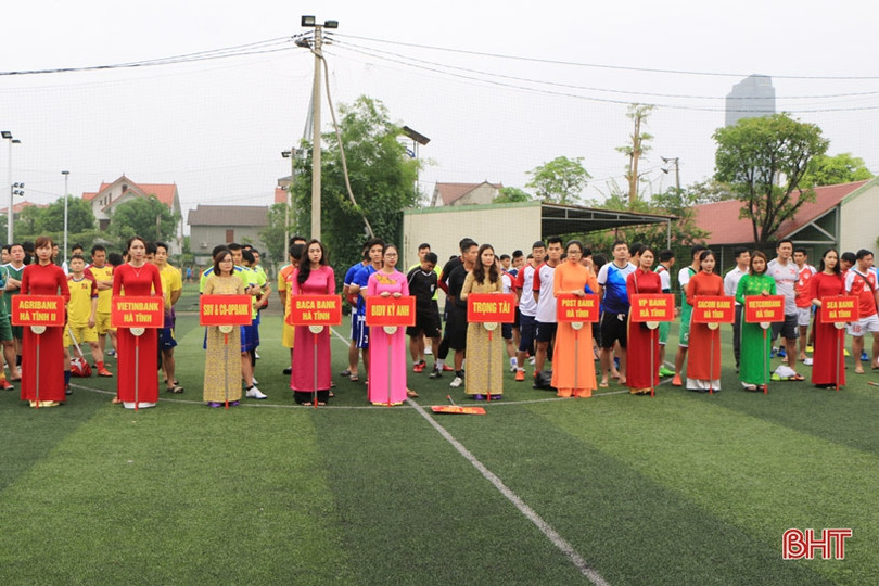 16 đội tranh tài Giải Bóng đá thể thao ngành Ngân hàng Hà Tĩnh