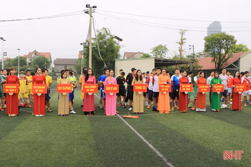 16 đội tranh tài Giải Bóng đá thể thao ngành Ngân hàng Hà Tĩnh