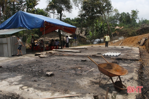 Tiếp tục hỗ trợ hộ nghèo bị hỏa hoạn thiêu rụi nhà ở Phương Điền