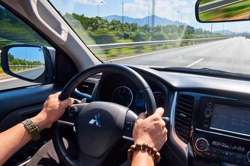 Đi ô tô vào mùa nắng nóng cần lưu ý điều gì?