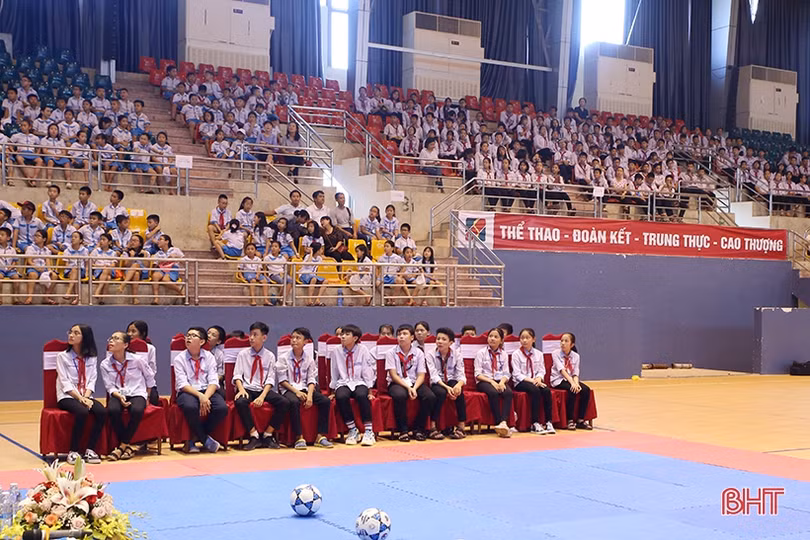 Danh thủ Ryan Giggs: Hà Tĩnh là vùng đất có nhiều tài năng bóng đá