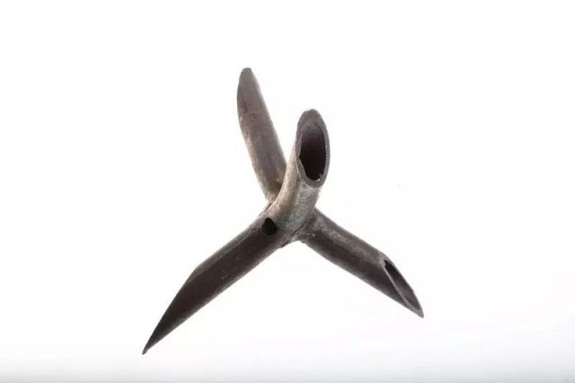 Choáng với vũ khí gián điệp được ngụy trang như phim trinh thám