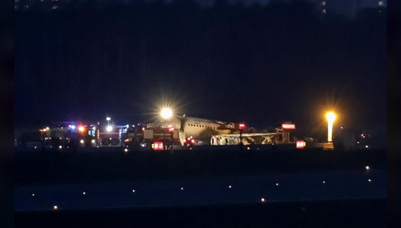 Hiện trường vụ máy bay Nga bốc cháy khiến ít nhất 41 người thiệt mạng