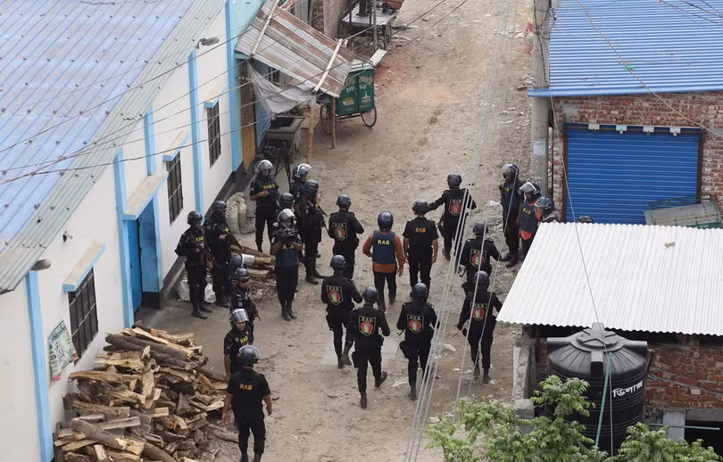 Thế giới ngày qua: Máy bay Nga bốc cháy khiến 41 người thiệt mạng