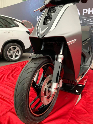 V9 - xe máy điện thể thao mới của VinFast lộ diện