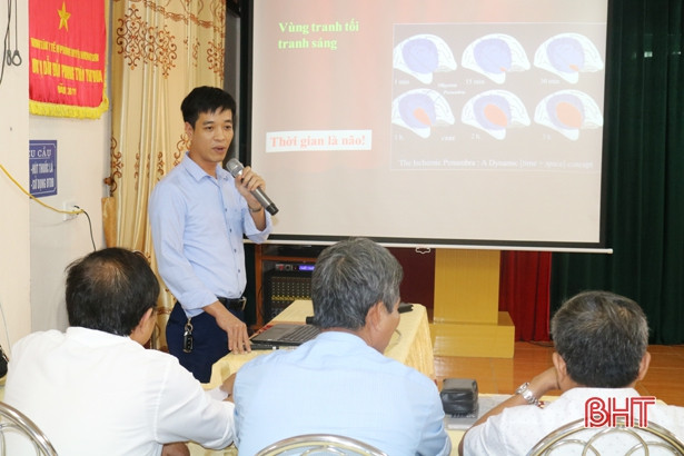 400 người dân được khám, phân loại khuyết tật và cấp thuốc miễn phí