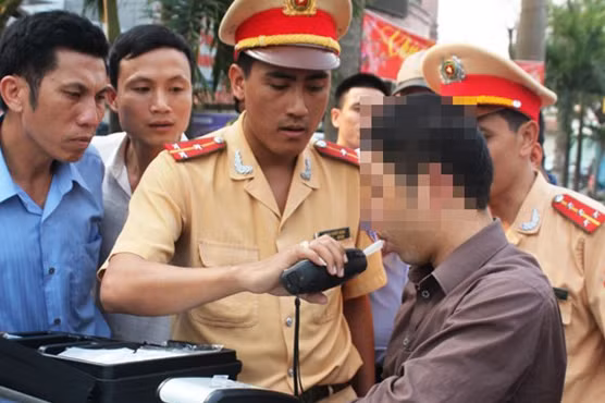 Phạt tới 40 triệu, tước GPLX 2 năm với lái xe vi phạm nồng độ cồn