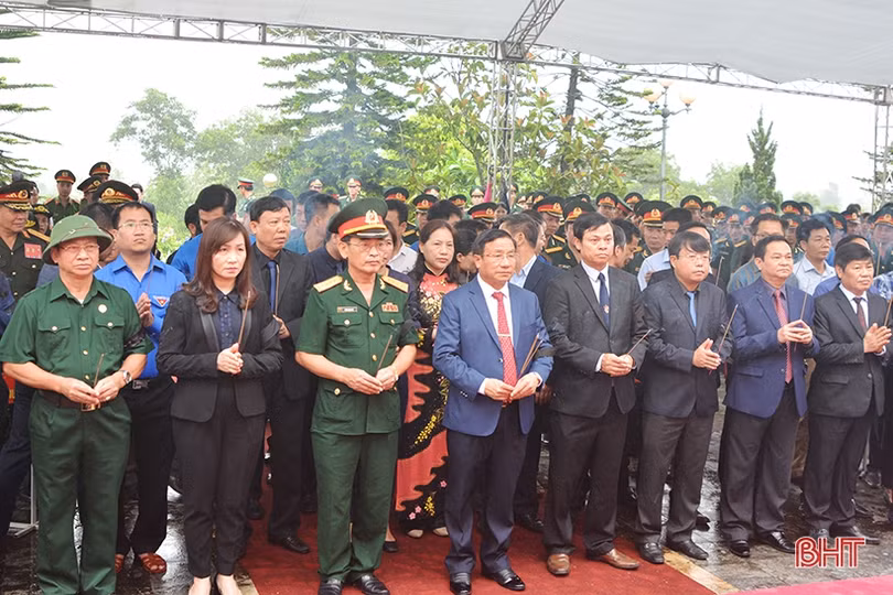 Hà Tĩnh truy điệu, an táng 7 hài cốt liệt sỹ quân tình nguyện và chuyên gia Việt Nam hy sinh tại Lào