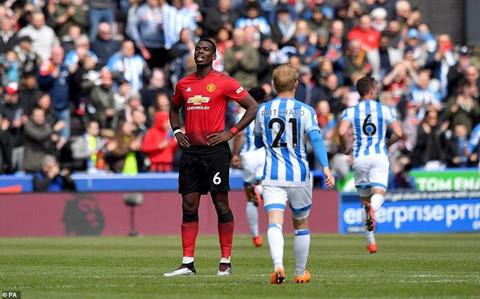 MU hòa Huddersfield và chính thức mất vé dự Champions League mùa tới. Ảnh: PA . Man United thất bại và cái giá cho sự bảo thủ