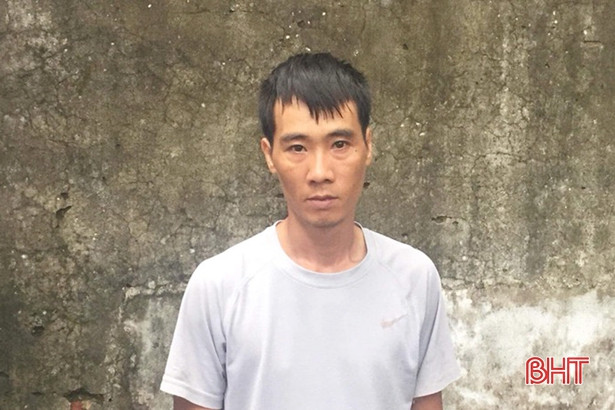 Bị Công an phát hiện, vứt “hàng nóng” bỏ chạy vẫn không thoát