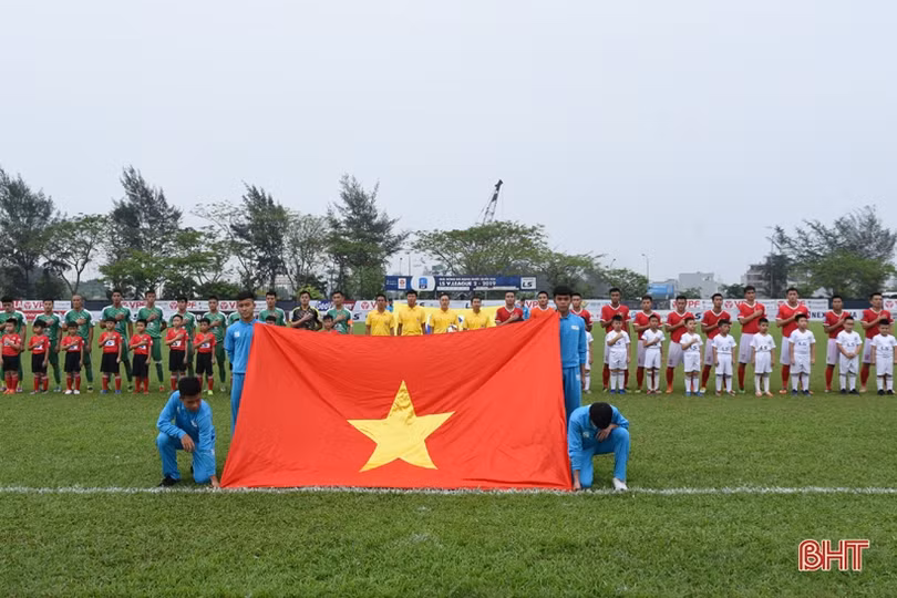 Hồng Lĩnh Hà Tĩnh chiến thắng thuyết phục Phù Đổng FC 2-0 trên sân khách