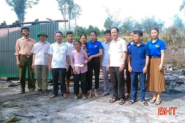 Hương Khê: “Bà hỏa” thiêu rụi nhà hộ nghèo trong đêm