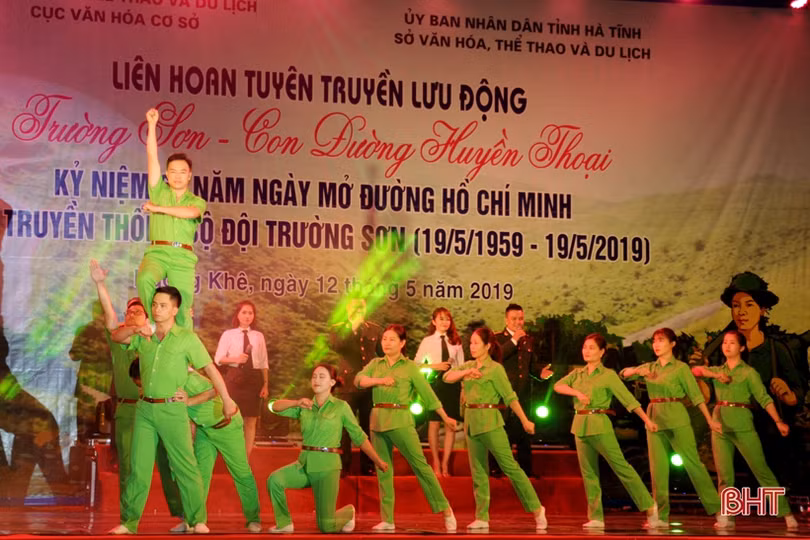 Liên hoan Tuyên truyền lưu động “Trường Sơn - con đường huyền thoại”