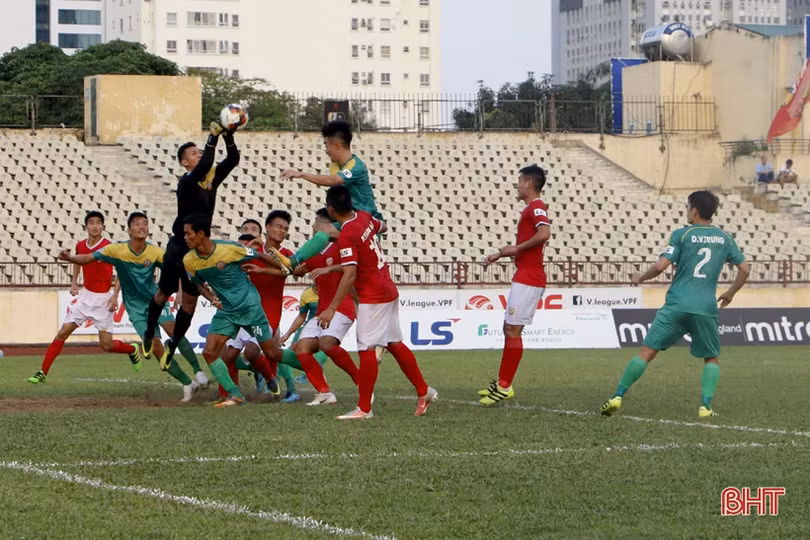 Hàng công bế tắc, Hồng Lĩnh Hà Tĩnh để Bình Phước cầm chân trên sân nhà