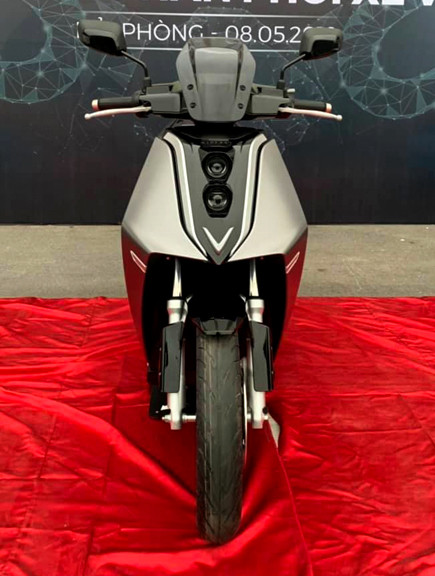 V9 - xe máy điện thể thao mới của VinFast lộ diện