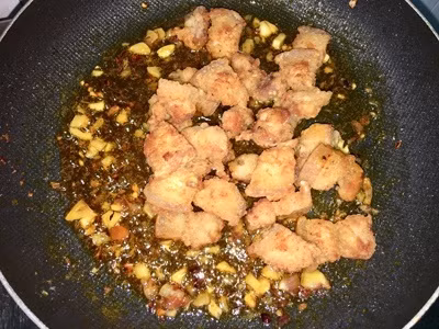 Thịt ba chỉ chiên nước mắm “ngon tê lưỡi” cả nhà đua nhau gắp