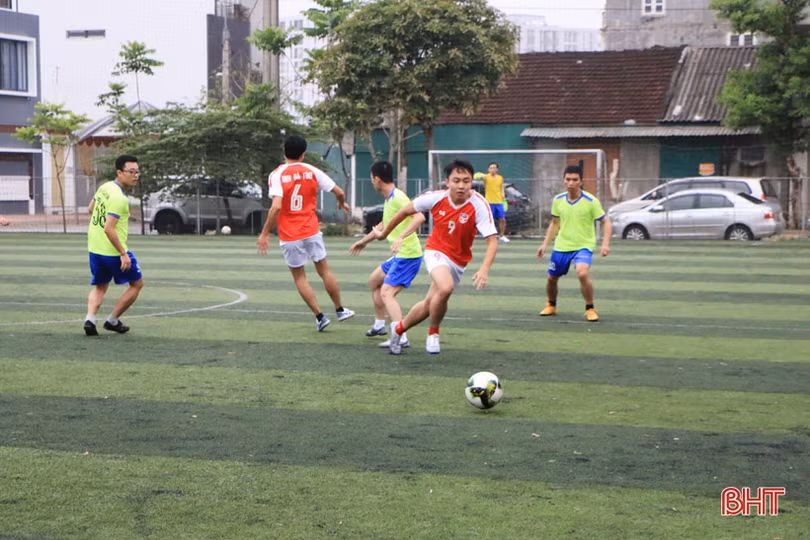 16 đội tranh tài Giải Bóng đá thể thao ngành Ngân hàng Hà Tĩnh