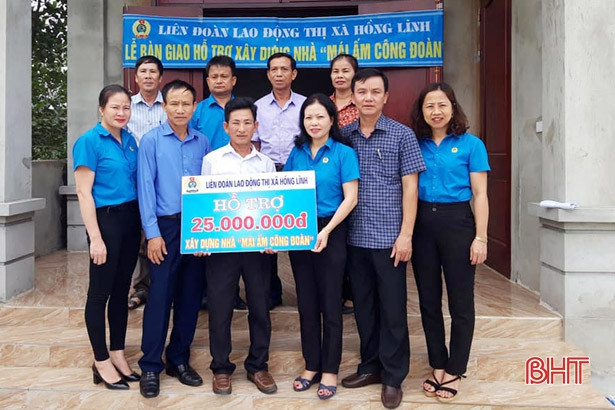 Hồng Lĩnh trao “Mái ấm công đoàn” cho đoàn viên hoàn cảnh khó khăn